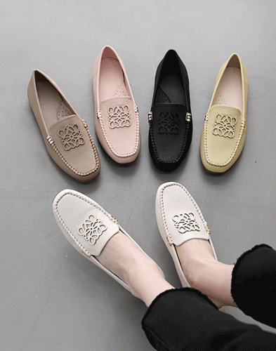 트렌드를 선도하는 디자인의 한정판 스니커즈 HD-1061