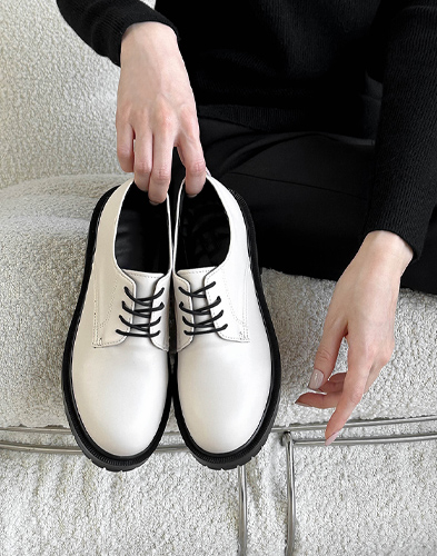 트렌드를 반영한 유니크한 디자인의 한정판 스니커즈 HD-1062