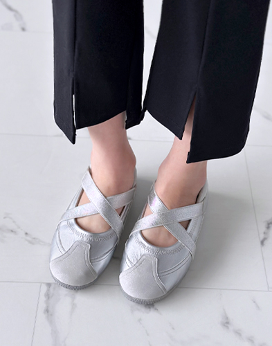 트렌디한 디자인에 최적의 착용감을 더한 스니커즈 HD-1057