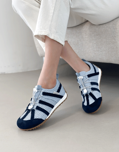 어디에나 매치하기 좋은 심플한 디자인의 캐주얼화 HD-1058