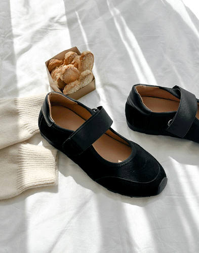 트렌드를 선도하는 디자인의 한정판 스니커즈 HD-1061