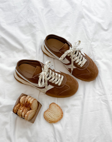 트렌드를 선도하는 디자인의 한정판 스니커즈 HD-1061