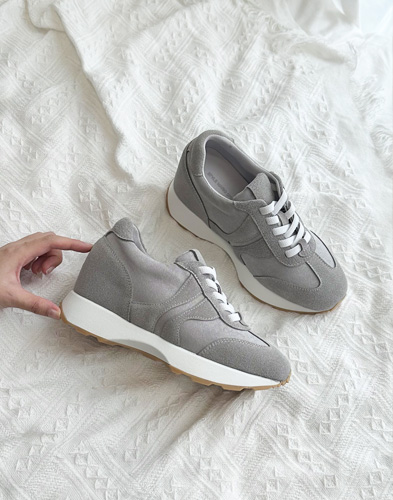 어디에나 매치하기 좋은 심플한 디자인의 캐주얼화 HD-1058