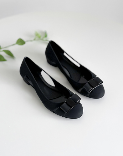 트렌드를 반영한 유니크한 디자인의 한정판 스니커즈 HD-1062